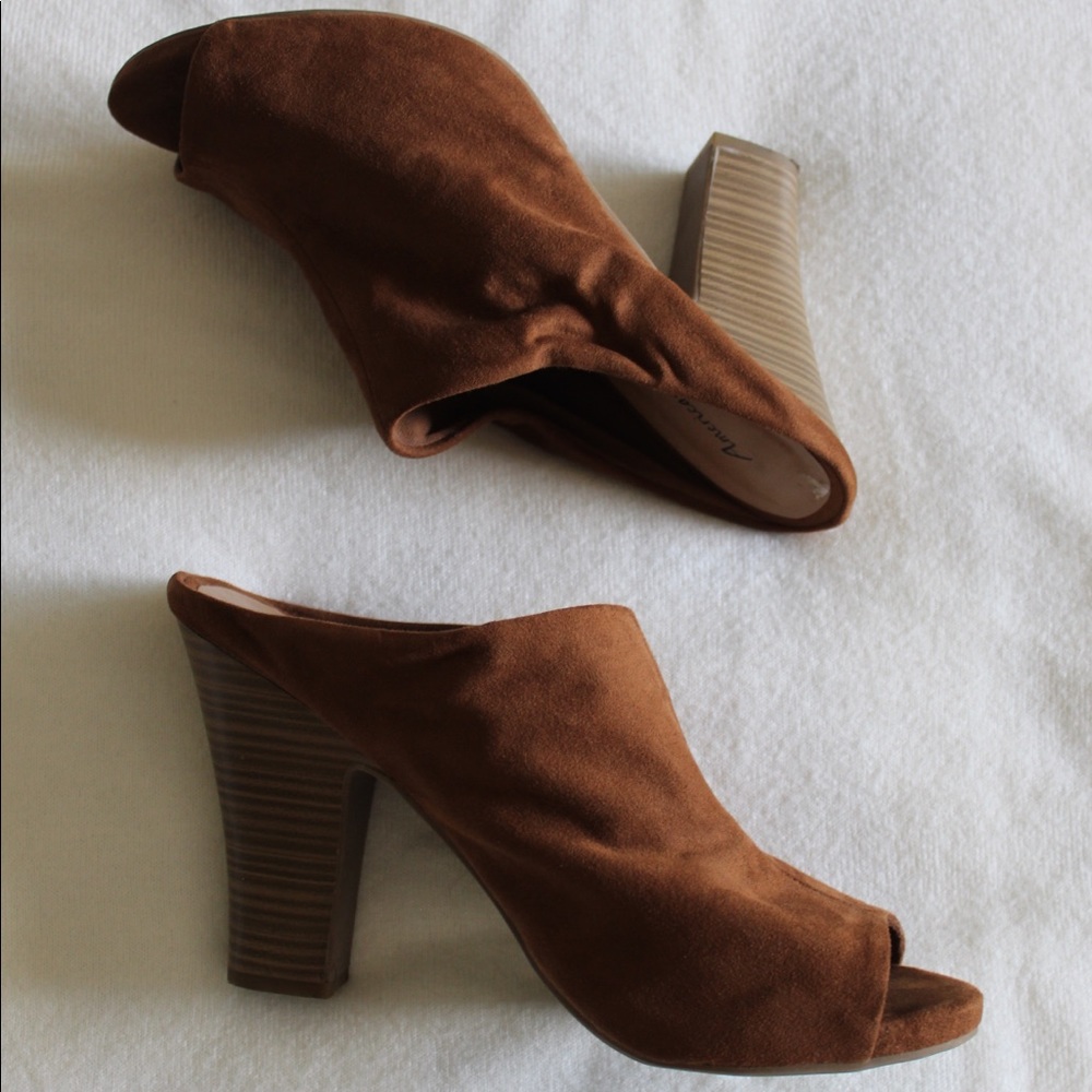 AMERICAN EAGLE SANDALS